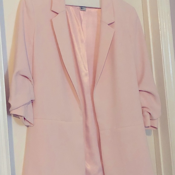 H&M Pink 3/4 sleeved blazer! Size 8. Retails for $50 but out of stock in stores!